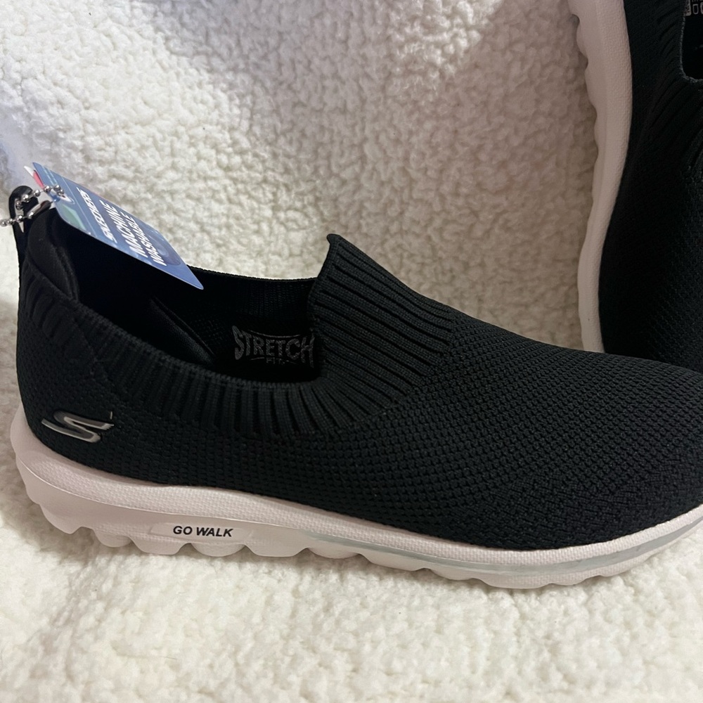 Sketchers Performance Go Walk Travel Black Slip On Shoes Size 6.5 NWT